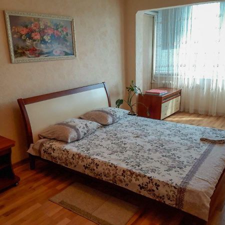 Apartment On Livoberezna Metro Station Kyiv Exterior photo