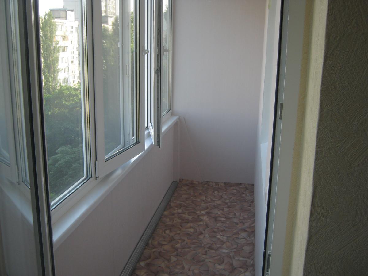 Apartment On Livoberezna Metro Station Kyiv Exterior photo