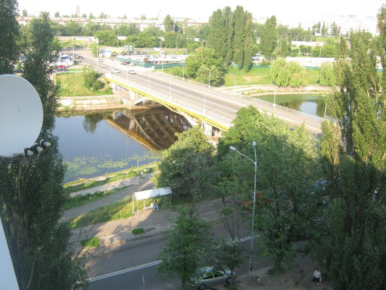 Apartment On Livoberezna Metro Station Kyiv Exterior photo