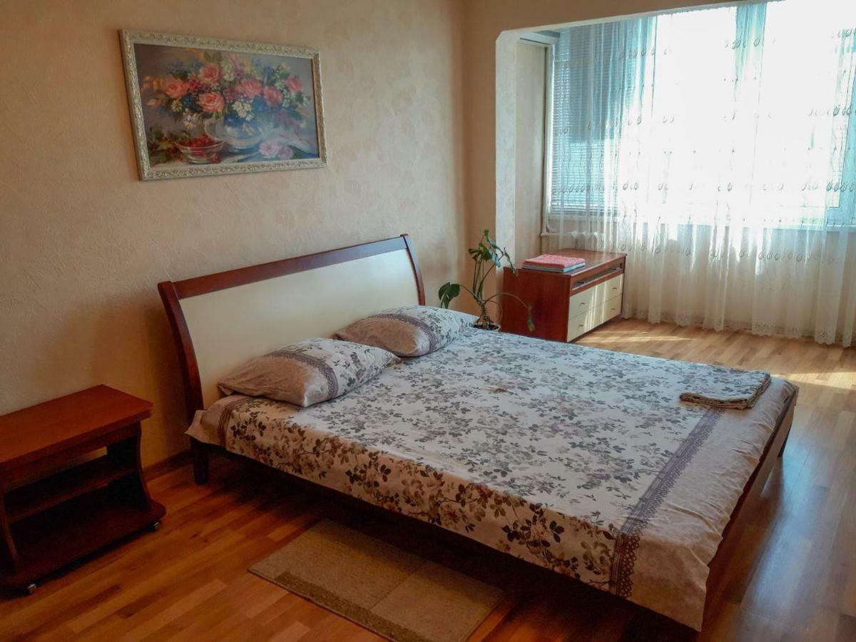 Apartment On Livoberezna Metro Station Kyiv Exterior photo